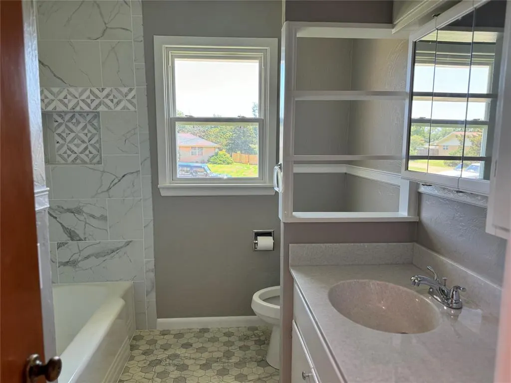 Photo 12 — 613 N Broadway, Hobart, OK 73651
