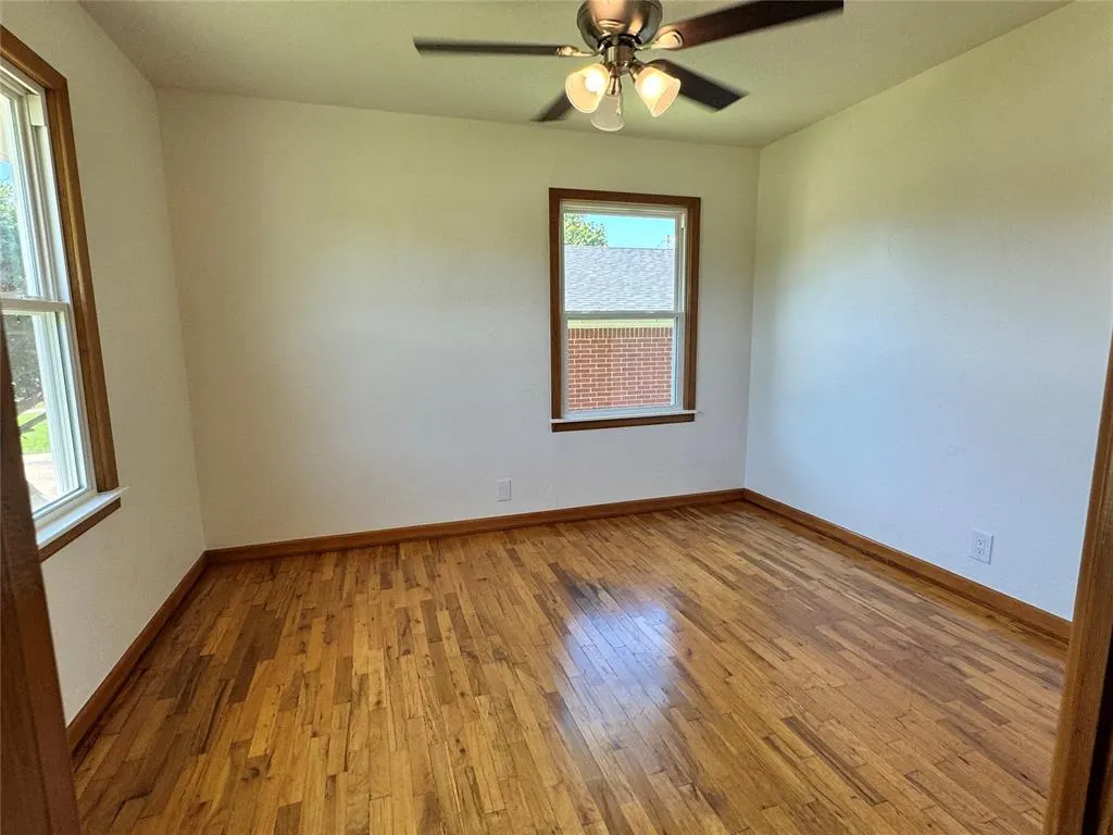 Photo 13 — 613 N Broadway, Hobart, OK 73651
