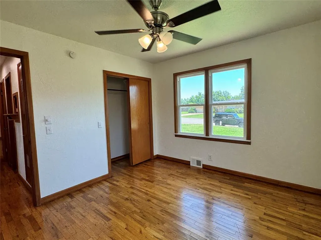 Photo 14 — 613 N Broadway, Hobart, OK 73651