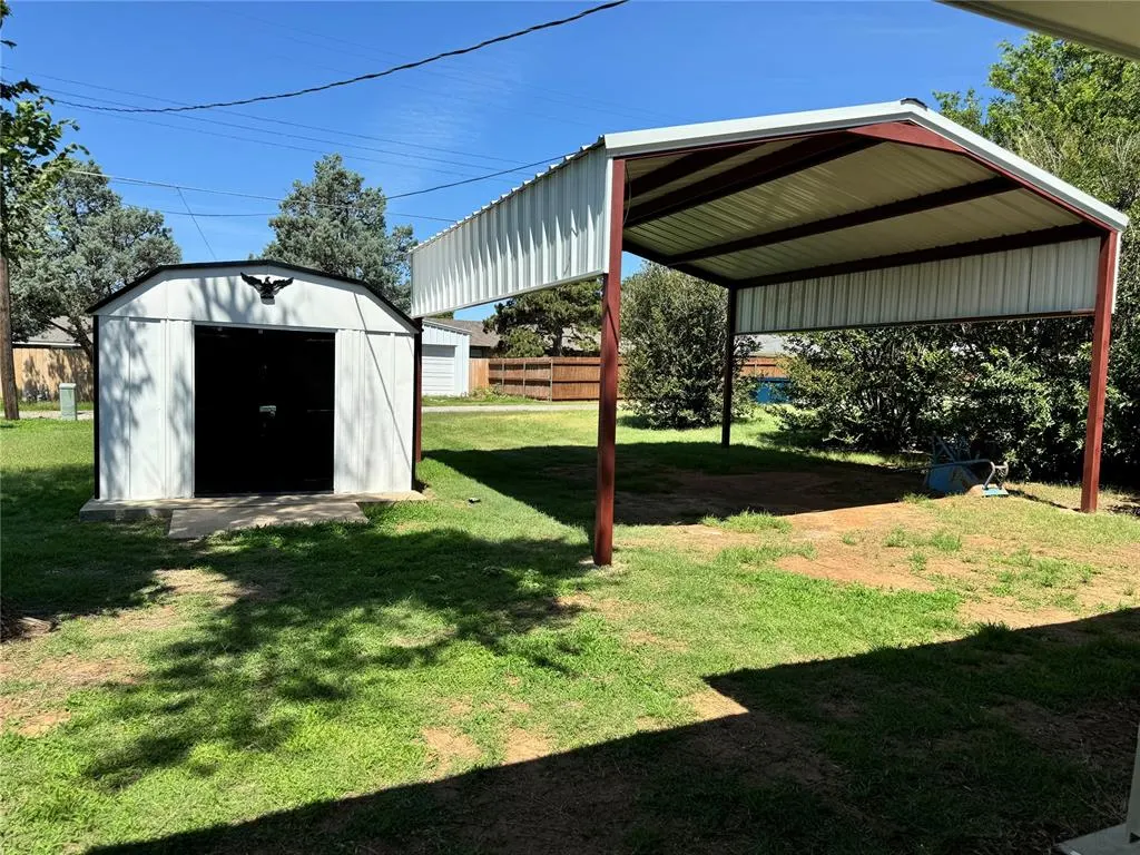 Photo 20 — 613 N Broadway, Hobart, OK 73651
