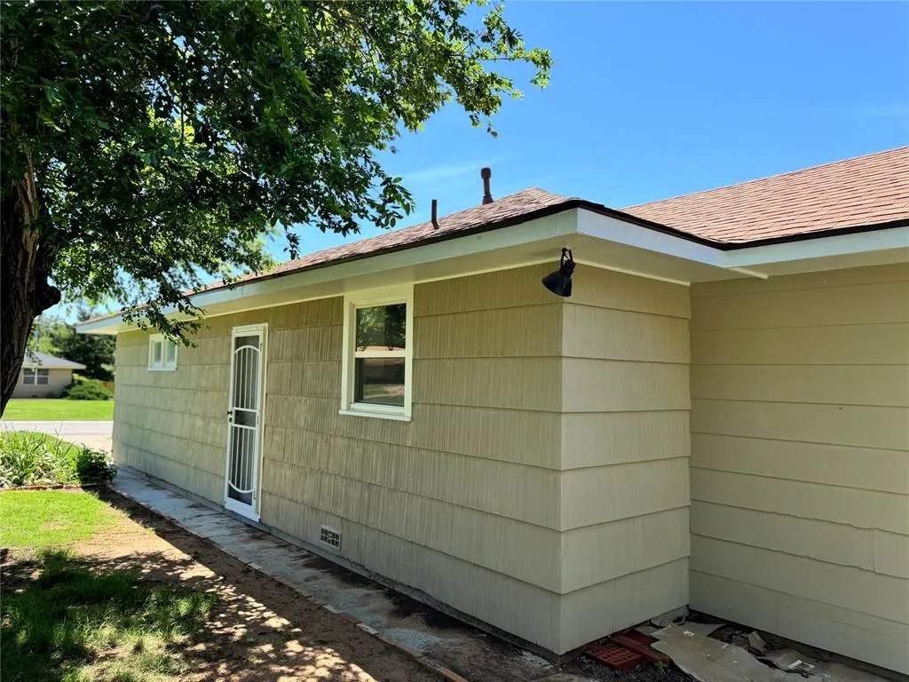 Photo 22 — 613 N Broadway, Hobart, OK 73651