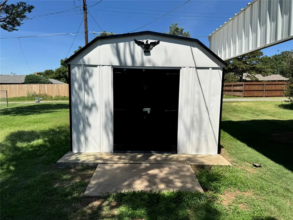 Photo 23 — 613 N Broadway, Hobart, OK 73651