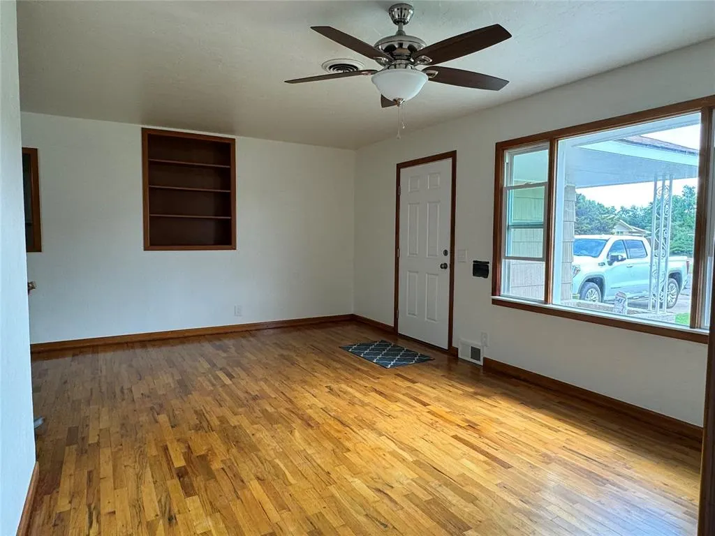 Photo 25 — 613 N Broadway, Hobart, OK 73651