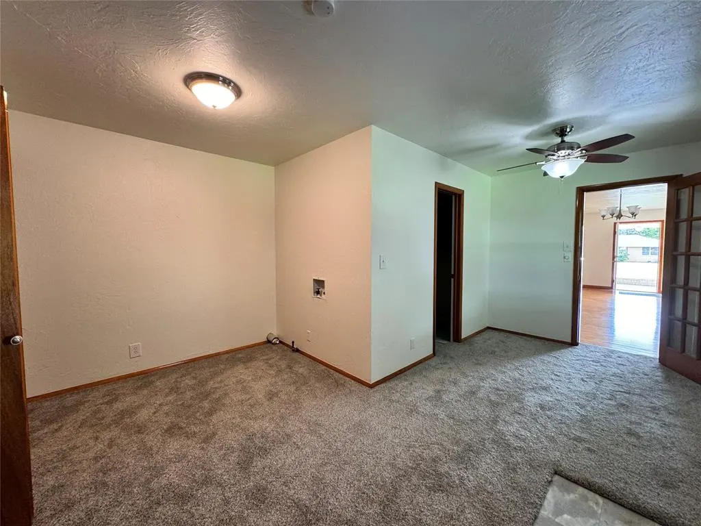 Photo 31 — 613 N Broadway, Hobart, OK 73651
