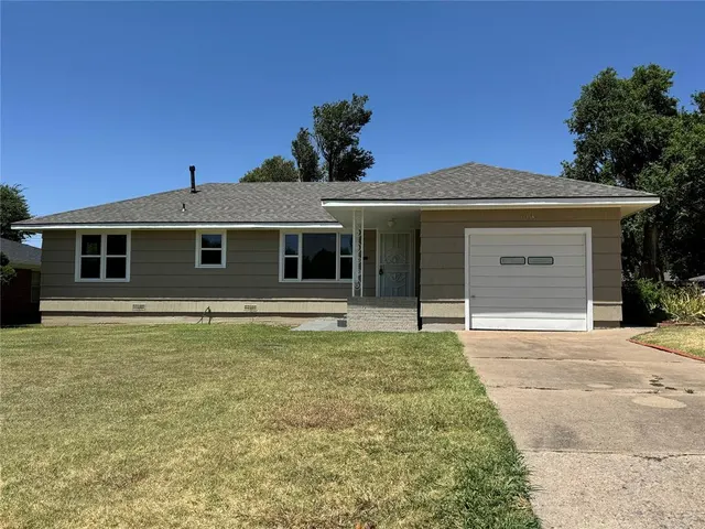 Photo 2 — 613 N Broadway, Hobart, OK 73651