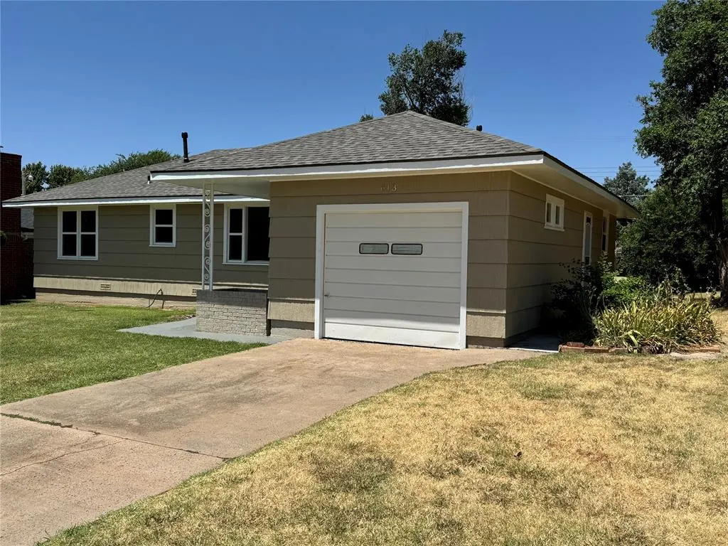 Photo 3 — 613 N Broadway, Hobart, OK 73651