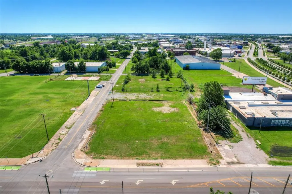 Photo 3 — 405 S Walker Avenue, Oklahoma City, OK 73109