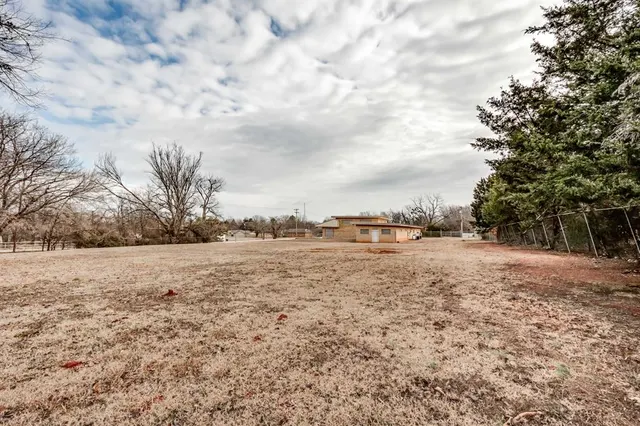 Photo 6 — 402 W Highland Street, Tecumseh, OK 74873