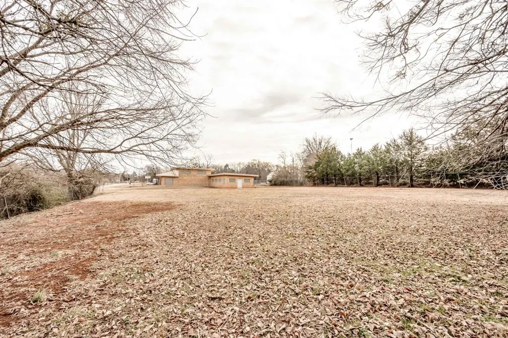 Photo 7 — 402 W Highland Street, Tecumseh, OK 74873