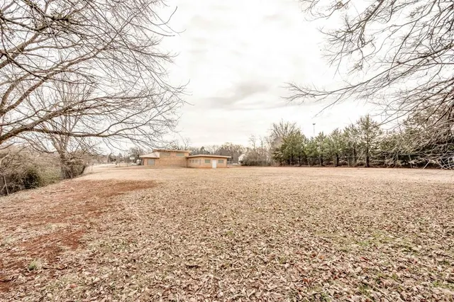 Photo 7 — 402 W Highland Street, Tecumseh, OK 74873