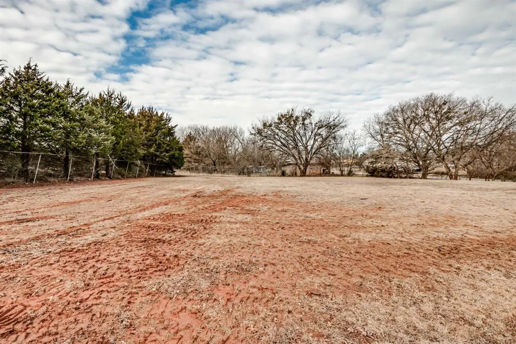 Photo 10 — 402 W Highland Street, Tecumseh, OK 74873