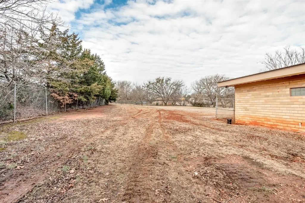 Photo 11 — 402 W Highland Street, Tecumseh, OK 74873