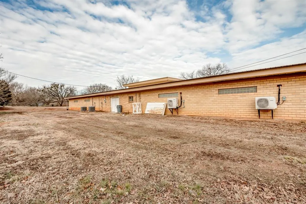 Photo 13 — 402 W Highland Street, Tecumseh, OK 74873