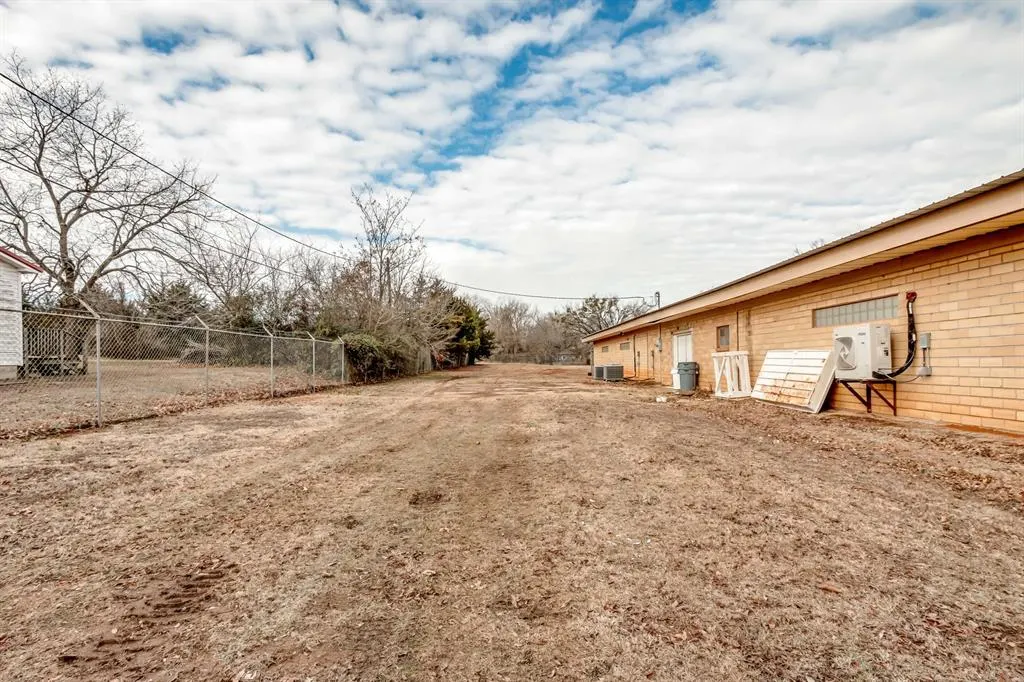 Photo 14 — 402 W Highland Street, Tecumseh, OK 74873