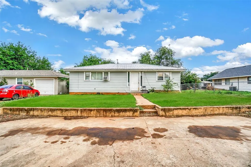 Front exterior — 714 W Tom Stafford Street, Weatherford, OK 73096