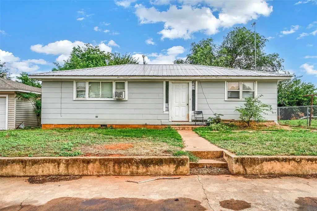 Photo 4 — 714 W Tom Stafford Street, Weatherford, OK 73096