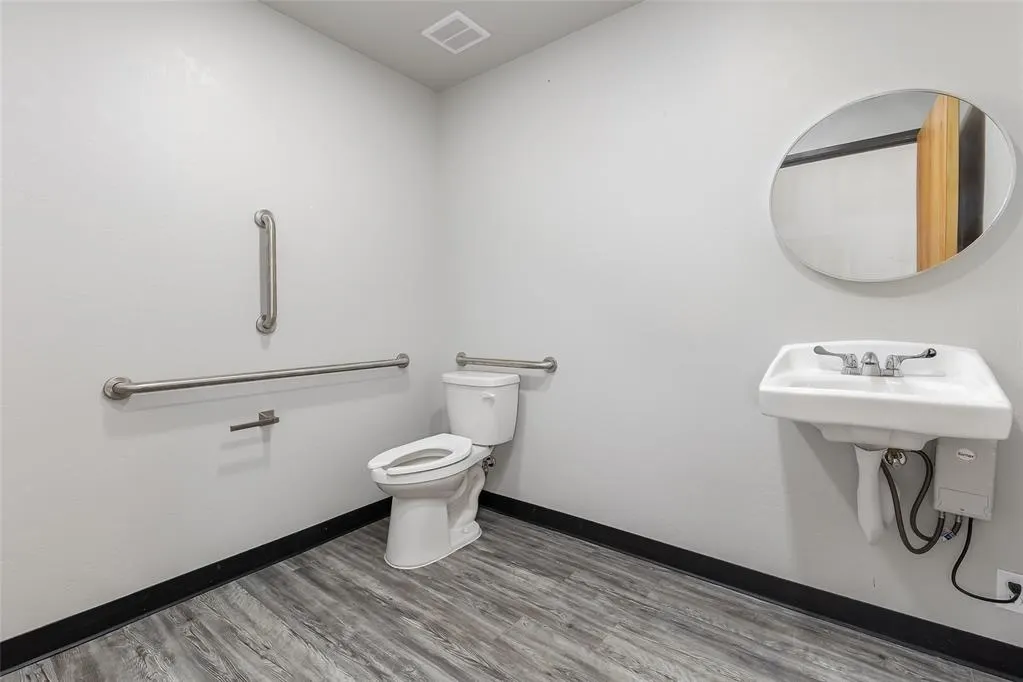 Photo 12 — 8101 Silver Crossing 220, Oklahoma City, OK 73132