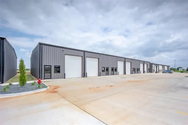 Front exterior — 8101 Silver Crossing 220, Oklahoma City, OK 73132