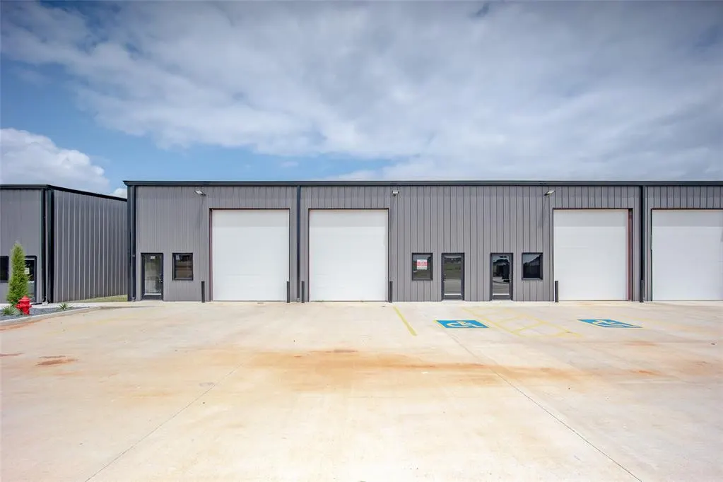 Photo 2 — 8101 Silver Crossing 220, Oklahoma City, OK 73132