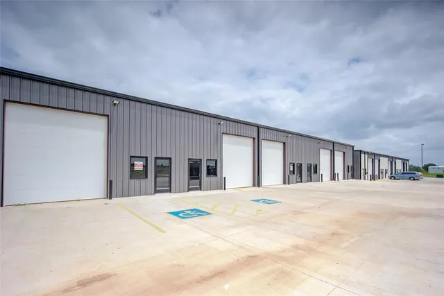 Photo 3 — 8101 Silver Crossing 220, Oklahoma City, OK 73132
