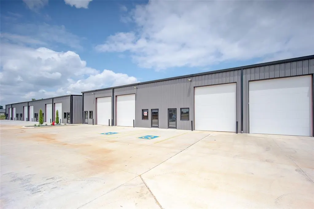 Photo 4 — 8101 Silver Crossing 220, Oklahoma City, OK 73132
