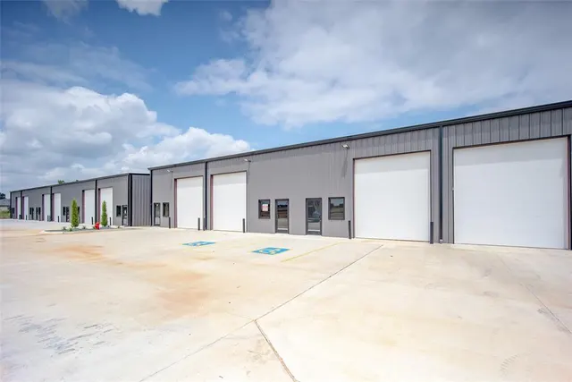 Photo 4 — 8101 Silver Crossing 220, Oklahoma City, OK 73132
