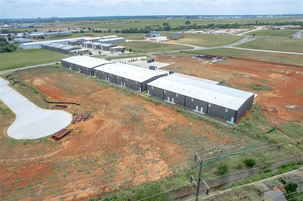 Photo 9 — 8101 Silver Crossing 220, Oklahoma City, OK 73132