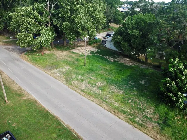 Photo 4 — 323 S Park Avenue, Shawnee, OK 74801