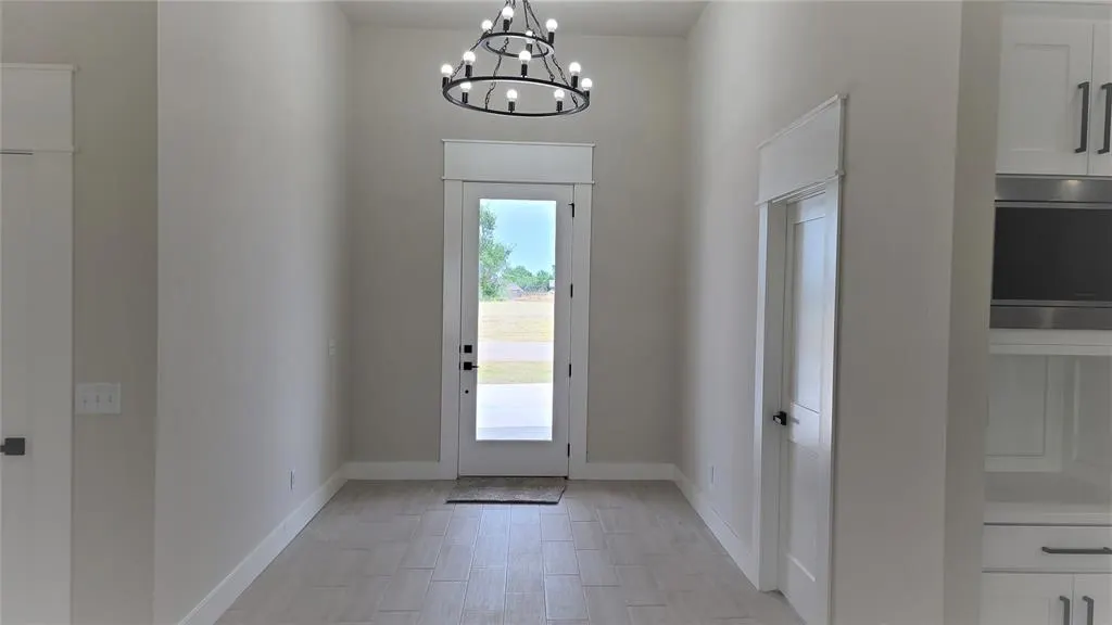 Photo 2 — 913 N Centennial Way, Mustang, OK 73064