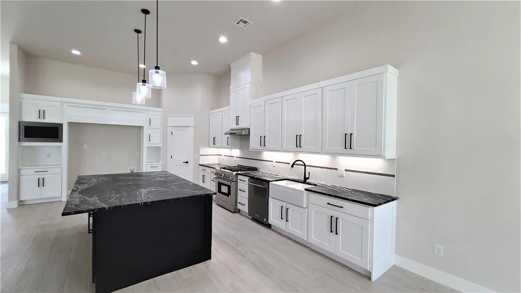 Photo 17 — 913 N Centennial Way, Mustang, OK 73064