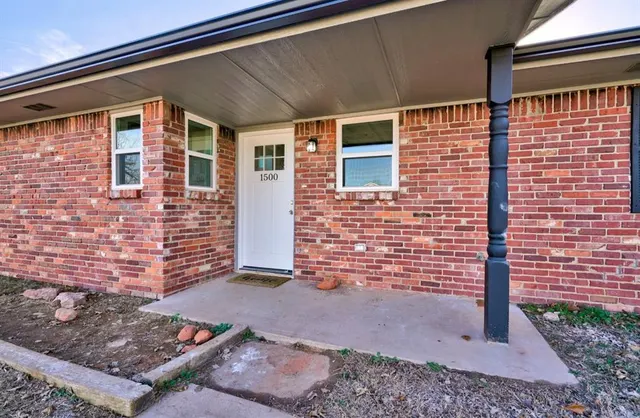 Photo 2 — 1500 SW 79th Terrace, Oklahoma City, OK 73159