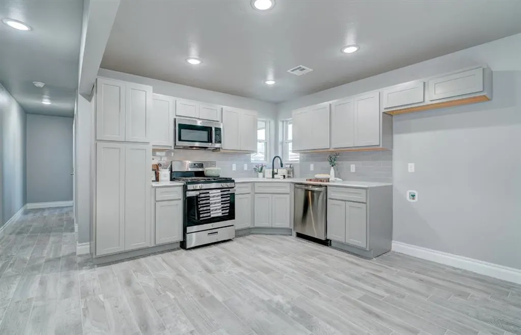 Photo 4 — 1500 SW 79th Terrace, Oklahoma City, OK 73159