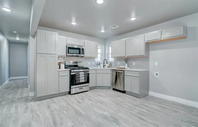 Photo 4 — 1500 SW 79th Terrace, Oklahoma City, OK 73159