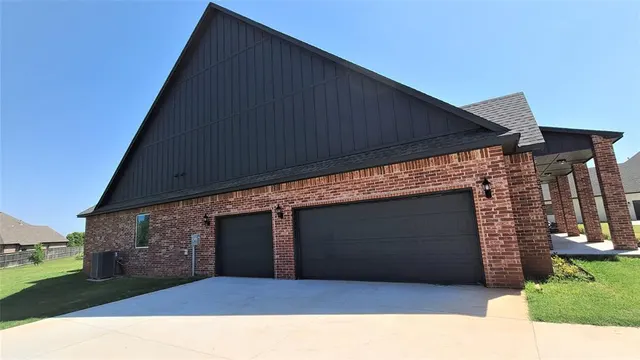 Photo 3 — 1425 W Harvard Way, Mustang, OK 73064