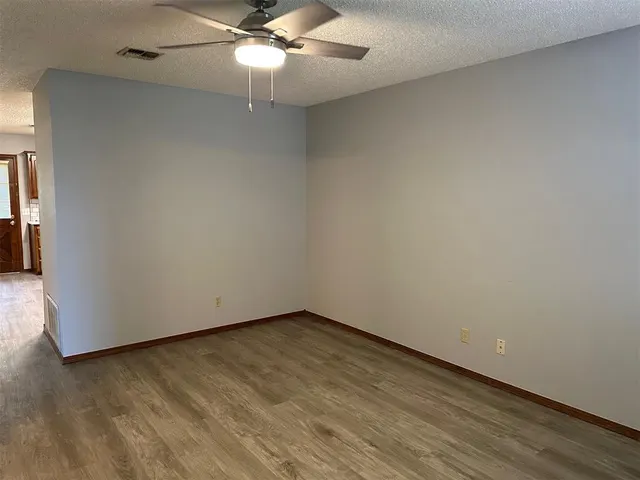 Photo 2 — 2210 Apple, Weatherford, OK 73096