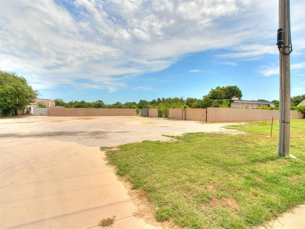 Photo 17 — 1301 SW 24th Avenue 1305, Norman, OK 73072