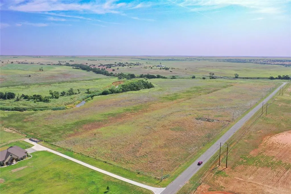 Photo 3 — 05 E Arapaho Road, Weatherford, OK 73096