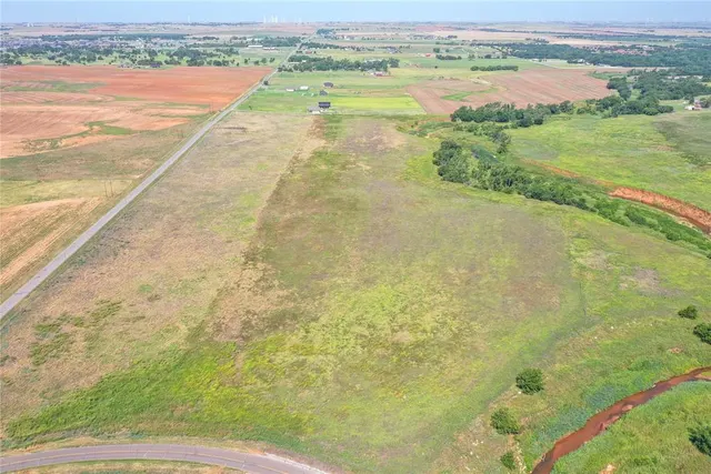 Photo 2 — 10 E Arapaho Road, Weatherford, OK 73096