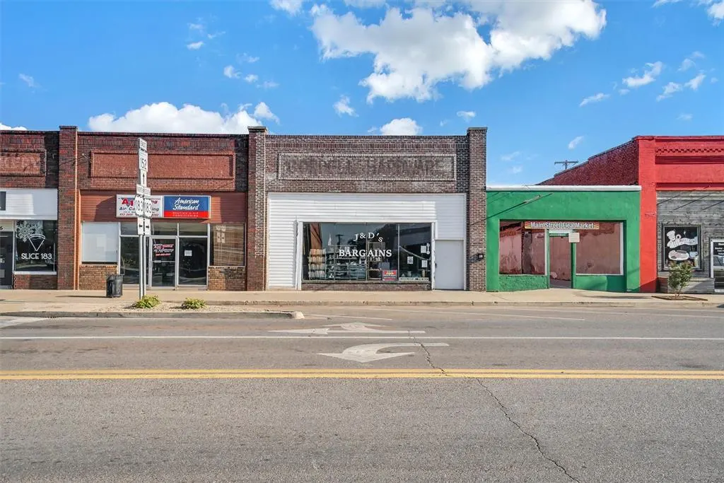 Photo 2 — 220 E Main Street, Cordell, OK 73632