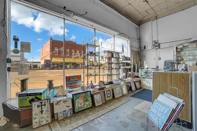 Photo 4 — 220 E Main Street, Cordell, OK 73632