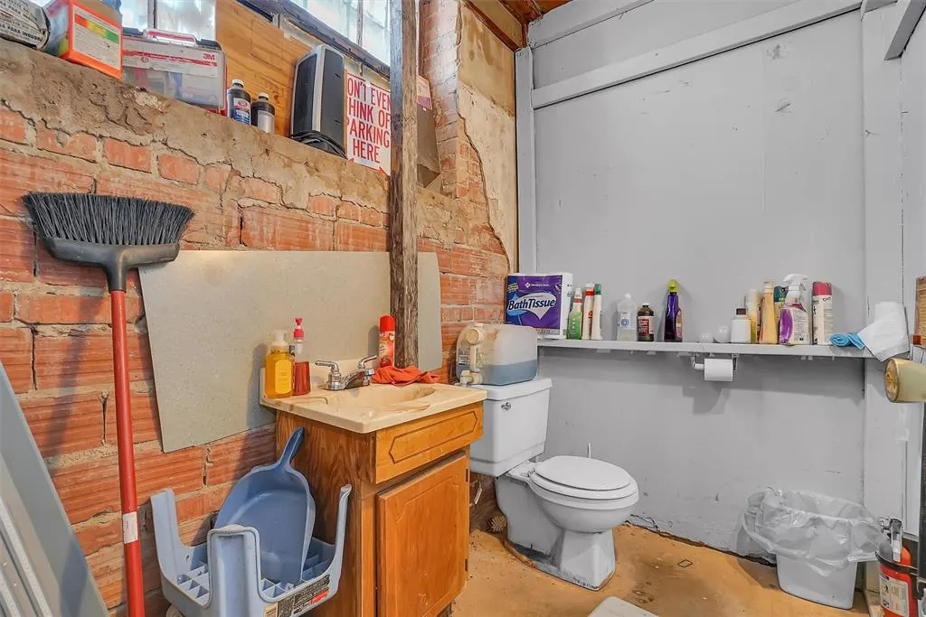 Photo 14 — 220 E Main Street, Cordell, OK 73632