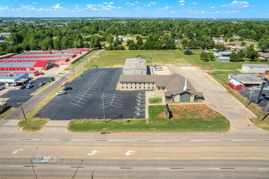 Front exterior — 601 E State Highway 152 Highway, Mustang, OK 73064