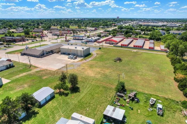 Photo 4 — 601 E State Highway 152 Highway, Mustang, OK 73064