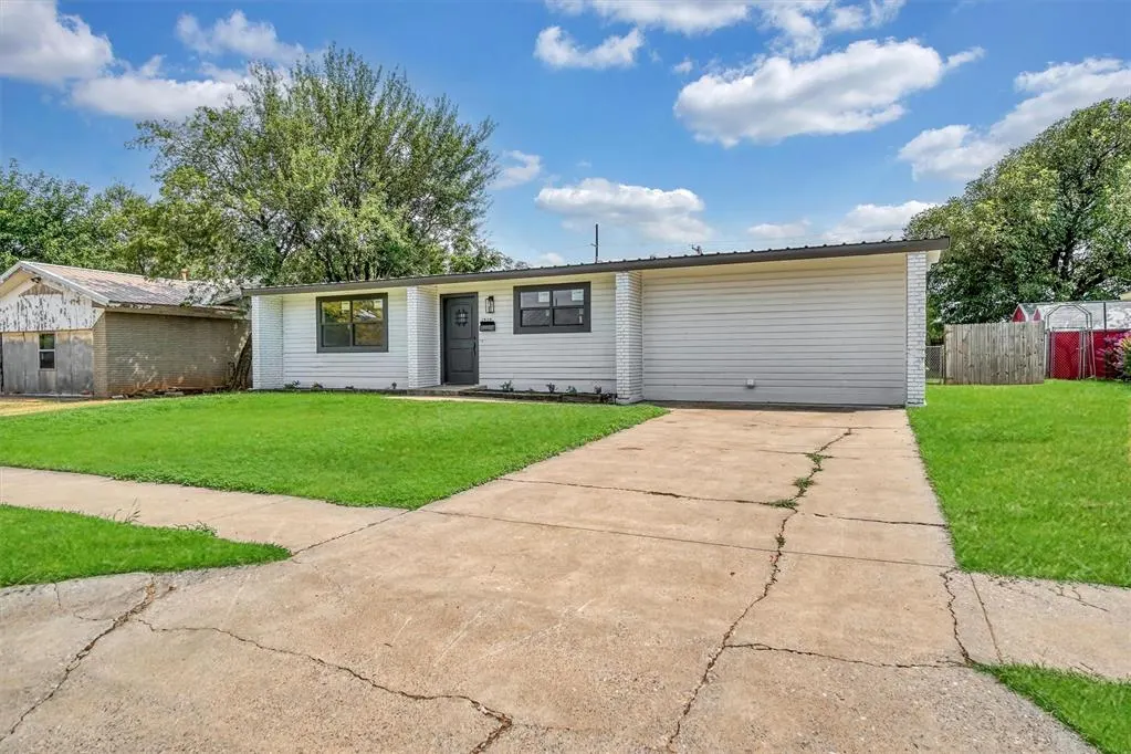 Photo 3 — 1212 Louanna Lane, Altus, OK 73521