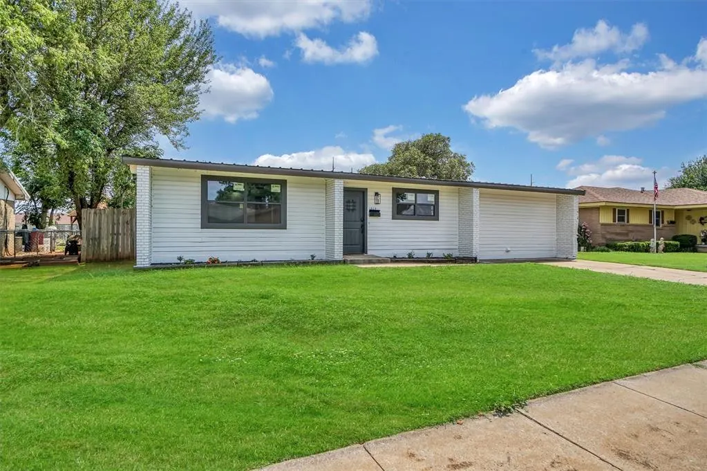Photo 4 — 1212 Louanna Lane, Altus, OK 73521