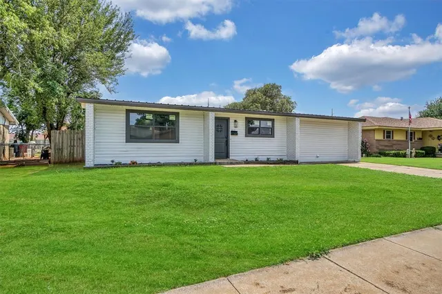 Photo 4 — 1212 Louanna Lane, Altus, OK 73521