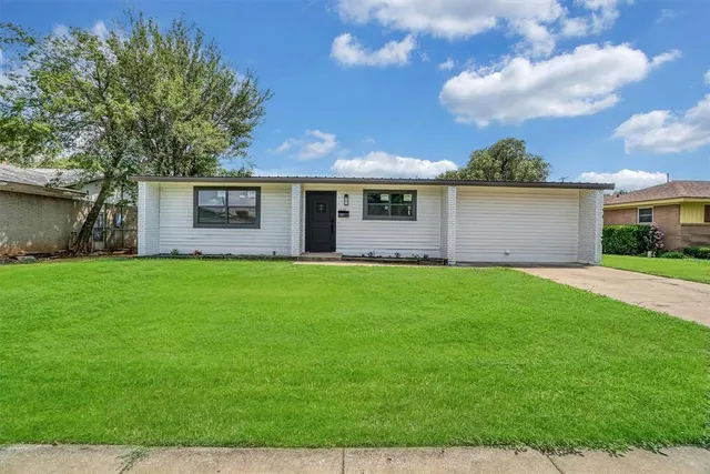 Photo 5 — 1212 Louanna Lane, Altus, OK 73521