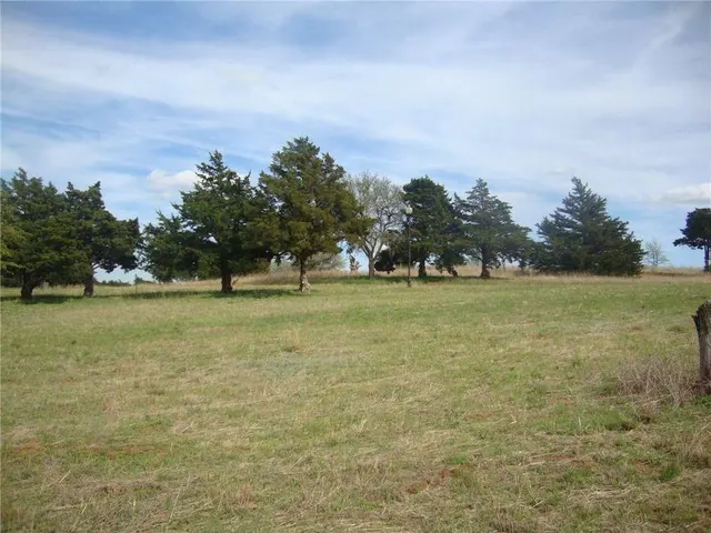 Photo 3 — 15 Ridgewood Road, Weatherford, OK 73096