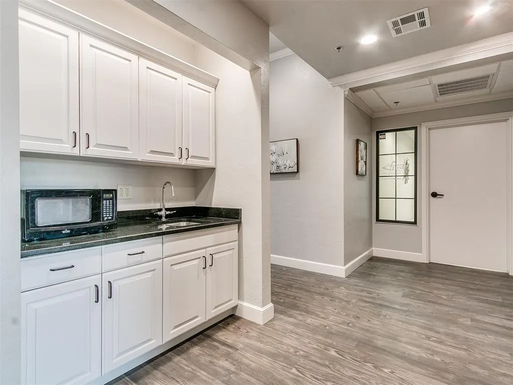 Photo 8 — 1703 Professional Circle, Yukon, OK 73099