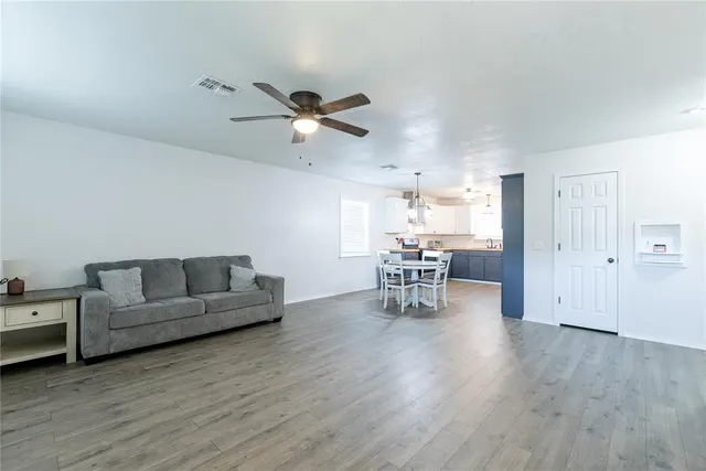 Photo 3 — 423 W Jefferson Street, Mangum, OK 73554